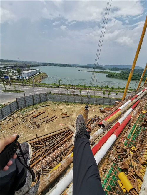 淇滨区作业中发生设备损坏或人员意外，责任怎么划分？