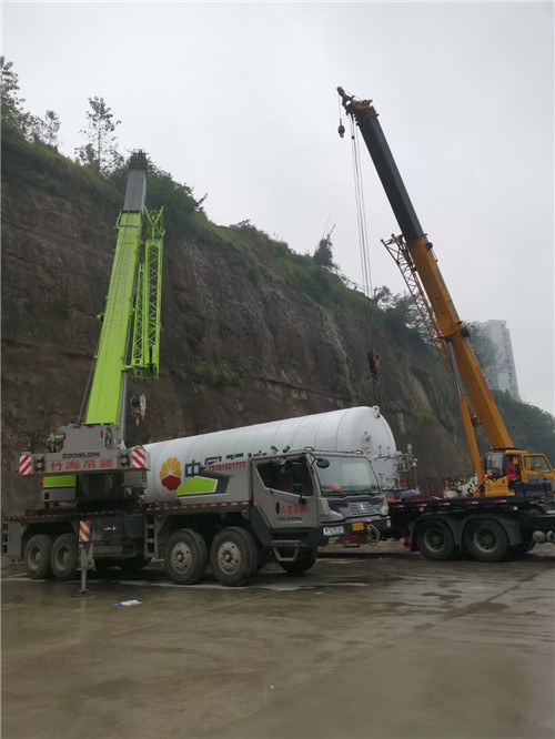 淇滨区“不怕风雨冻”—— 吊车的 “恶劣环境适应” 技术